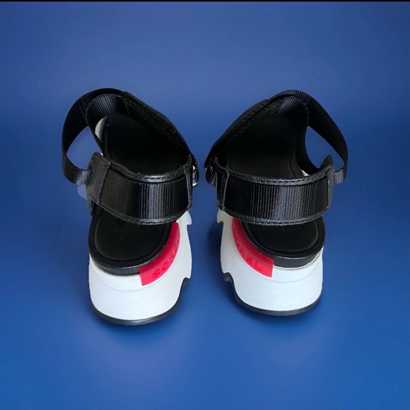 Sorrel Women's Kinetic Y- Strap Sporty Sandal Black Leather Sz 7 US NL 3567-010 - Picture 3 of 7